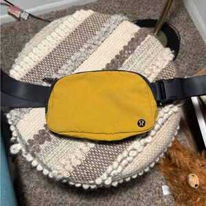 Lululemon Everywhere Belt Bag Mesh Belt Bag